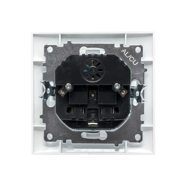 Купить EKF PROxima Валенсия розетка 1-местная с/з 16А белая с защ. штор. с 2 USB 2,1А