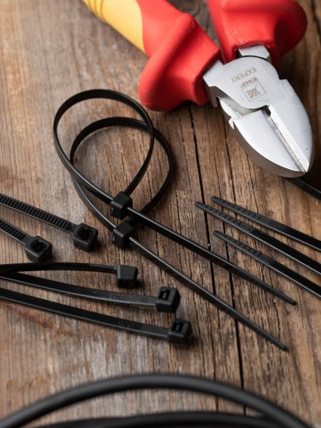 Купить EKF PROxima Хомут P6.6 стандартный (ч), 3.6x200 (100шт) FlexLock