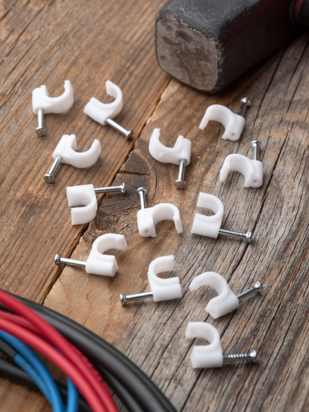 Купить EKF PROxima Скоба крепежная круглая (7мм.) (50шт.)