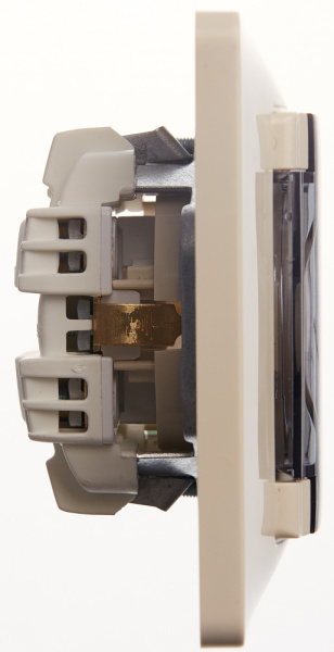 Купить Systeme Electric Glossa Беж Розетка с/з со шторками с крышкой, IP44 (в сборе с рамкой)