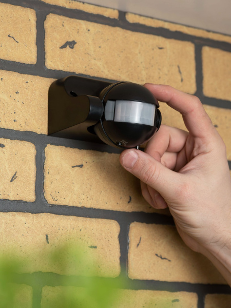 Купить EKF PROxima ИК датчик движения наст. 1200Вт 180гр. до 12м IP44 MS-39b черный