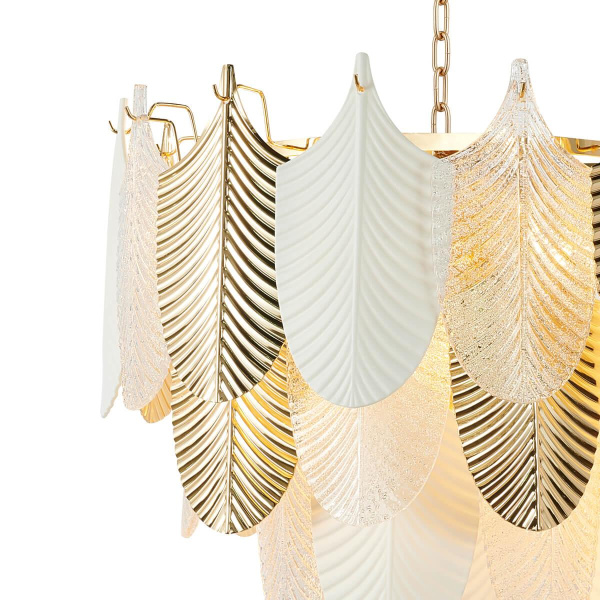 Купить Favourite 2619-19P подвесная люстра Каркас золотого цвета, декоративные элементы из белого фарфора, полупрозрачного стекла и золотого металла