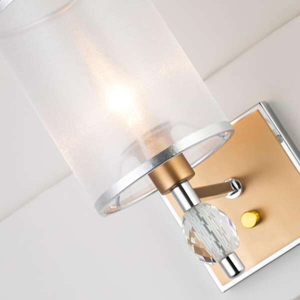 Купить Favourite Classic настенный светильник каркас серебряного цвета и цвета латуни, абажур из полупрозрачной органзы с серебряной тесьмой, декоративные эл 2705-1W