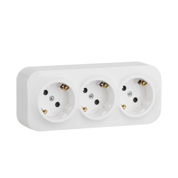Купить Legrand Quteo IP 20 Белый Розеточный блок с предварительным подключением 3 x 2К+З с защитными шторками - 16 A - 250 В~ 782238