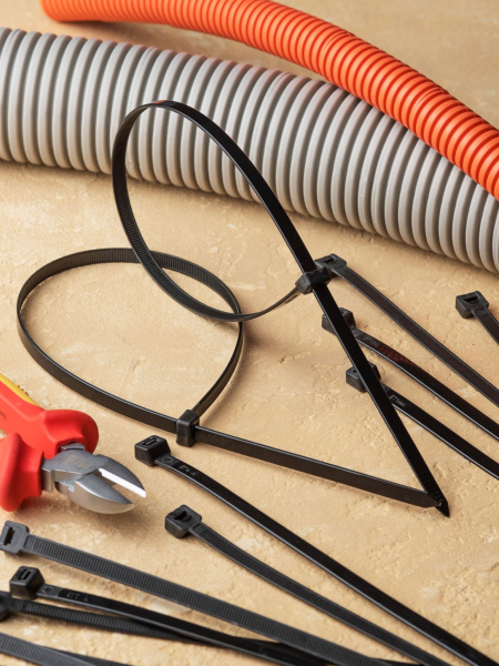 Купить EKF Basic Хомут нейлоновый черный (7,2х450) (100шт.)