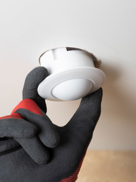 Купить EKF PROxima Микроволновый датчик движения бел. 1200Вт 360гр. до 20м IP20 MW-701