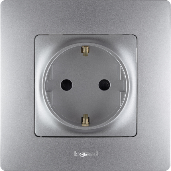 Купить Legrand Etika Алюминий Розетка с/з со шторками, винтовые клеммы, 16А, 250 В 672422