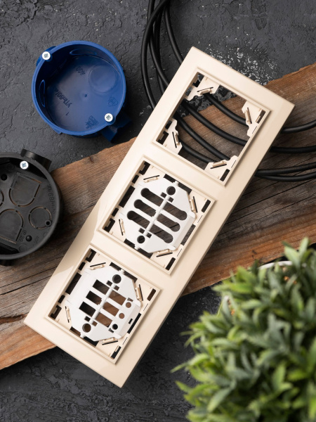 Купить EKF Basic Минск Бежевый Рамка 3-ая горизонтальная