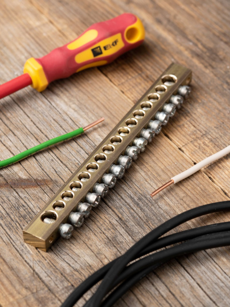 Купить EKF PROxima Шина PEN "ноль-земля" (8х12мм) 16 отверстий латунь крепеж по краям