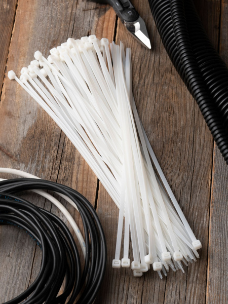 Купить EKF Basic Хомут нейлоновый (4,8х400) (100шт.)