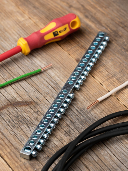 Купить EKF PROxima Шина PEN "ноль-земля" (6x9мм) 24 отв. цинк крепеж по центру