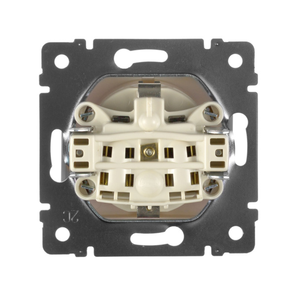 Купить Legrand Valena Крем Розетка 1-ая с/з с крышкой 774322