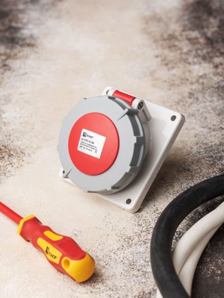 Купить EKF PROxima Розетка стационарная внутренняя угловая 4152 3Р+РЕ+N 16А 380В IP67