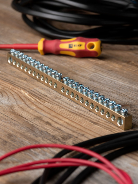 Купить EKF PROxima Шина PEN "ноль-земля" (8х12мм) 24 отверстия латунь крепеж по центру