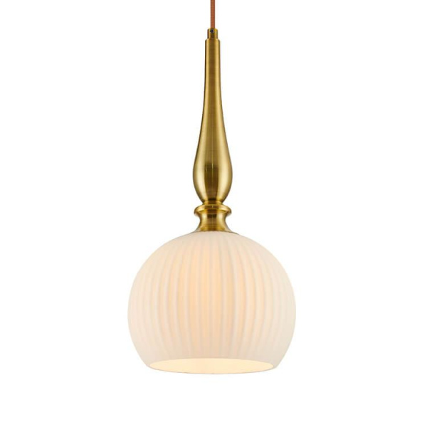 Купить Favourite 2651-1P подвес Каркас цвета латунь, плафон из выдувного стекла белого цвета