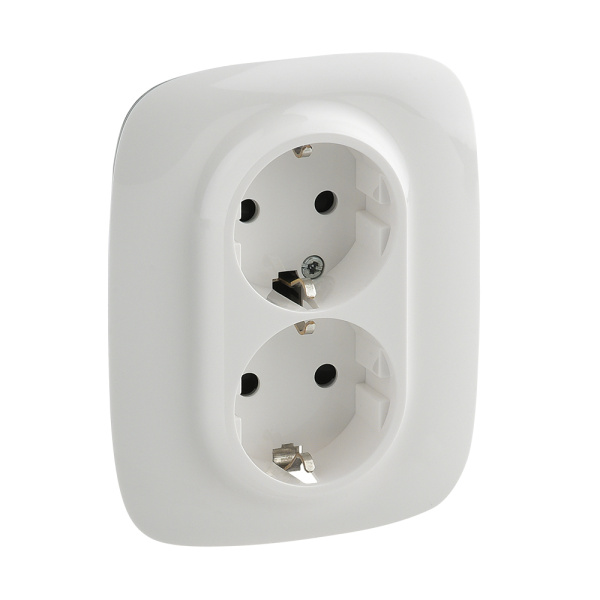 Legrand Valena ALLURE DIY Бел Розетка 2-ая с/з с защитными шторками, безвинт.зажим 753726