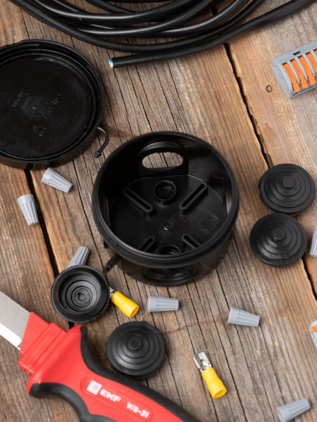 Купить EKF PROxima Коробка распаячная КМР-040-038 с крышкой (65х40) 4 мембр. Ввода чёрная IP54