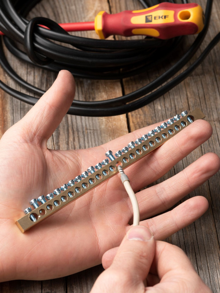 Купить EKF PROxima Шина PEN "ноль-земля" (6х9мм) 24 отверстия латунь крепеж по краям