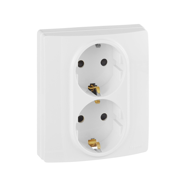 Legrand Etika Белый Розетка 2-ая с/з со шторками, автоматические клеммы. 672233