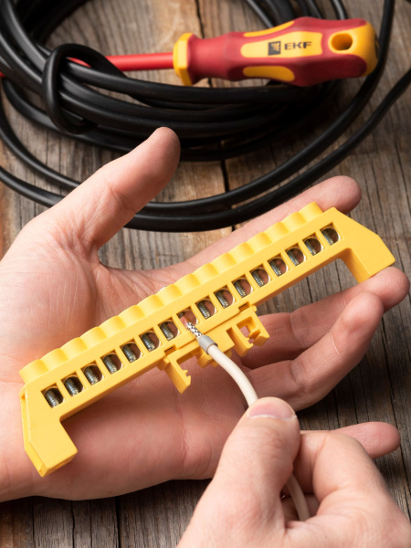 Купить EKF PROxima Шина "0" РЕ (8х12мм) 16 отверстий латунь желтый нейлоновый корпус комбинированный