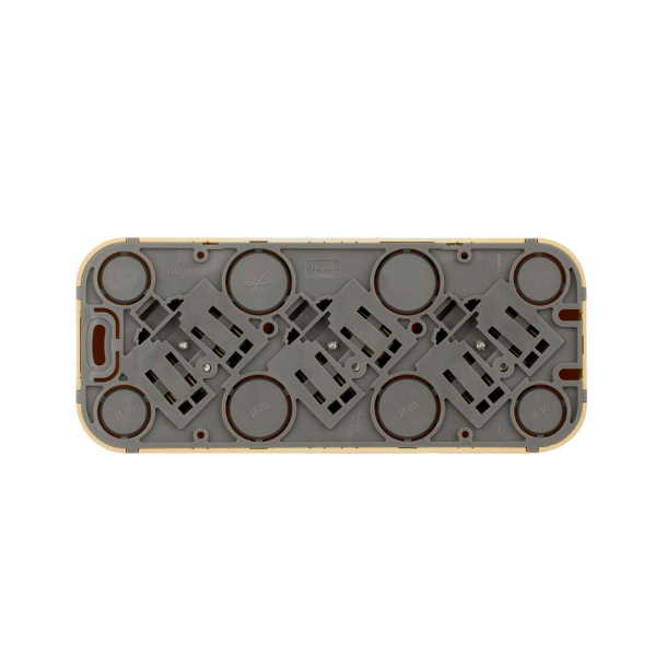 Купить Legrand Quteo IP 20 Дерево Розеточный блок с предварительным подключением 3 x 2К+З с защитными шторками - 16 A - 250 В~ 782288