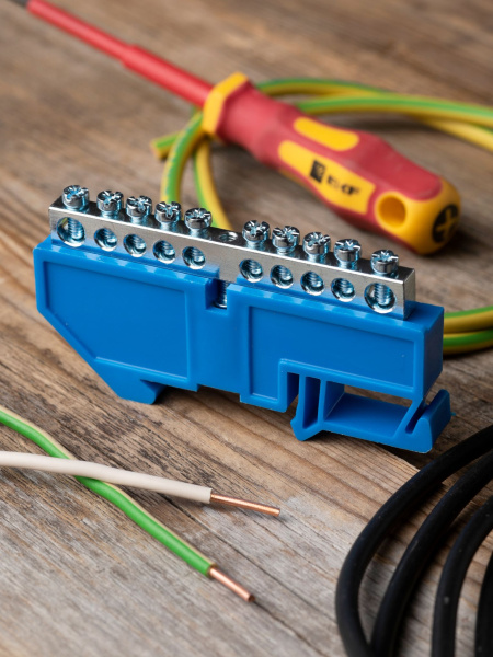 Купить EKF PROxima Шина "0" N (6x9мм) 10 отв. цинк синий изолятор на DIN-рейку