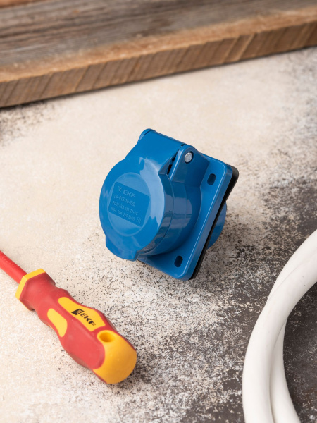 Купить EKF PROxima Розетка стационарная внутренняя 413 2Р+РЕ 16А 220В IP44