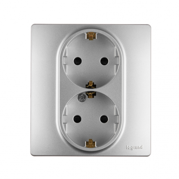 Legrand Etika Алюминий Розетка 2-ая с/з со шторками, автоматические клеммы 672433