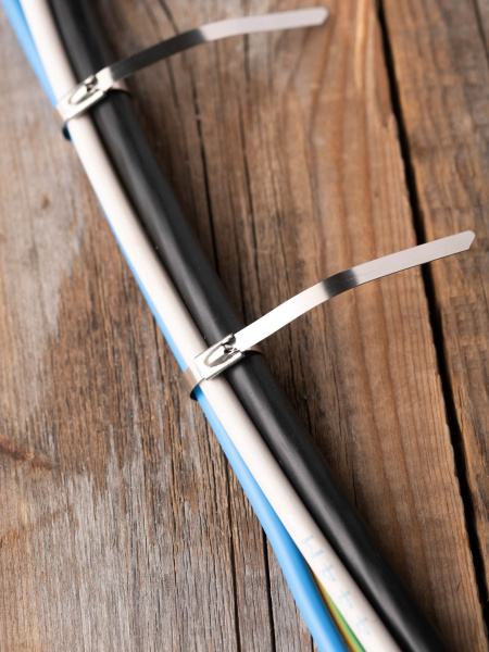 Купить EKF PROxima Хомут AISI 304 из нержавеющей стали, 7.9x200 (100 шт.) FlexLock plc-fl-tss-304-7.9x200