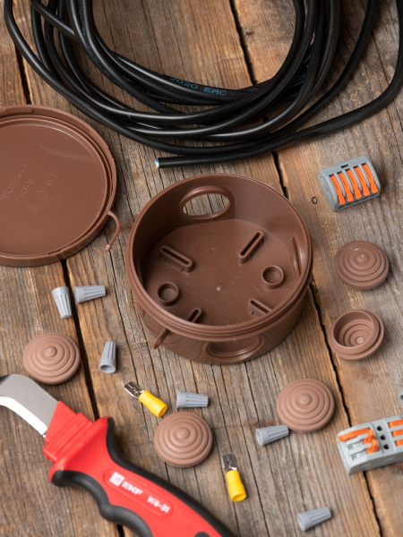 Купить EKF PROxima Коробка распаячная КМР-040-039 с крышкой (85х40) 4 мембранных ввода тёмное дерево IP54