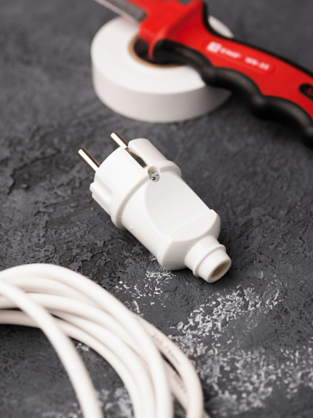 Купить EKF PROxima Вилка прямая с/з бел. 16А 250В