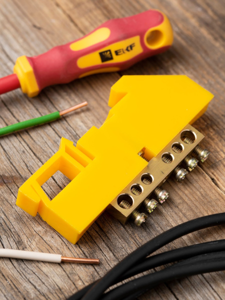 Купить EKF PROxima Шина "0" N (6х9мм) 6 отверстий латунь желтый изолятор на DIN-рейку