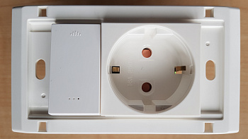 Anam Legrand e-Fren Блок выключатель 1-кл. с подсветкой + Розетка с/з, белый, без рамки 853105