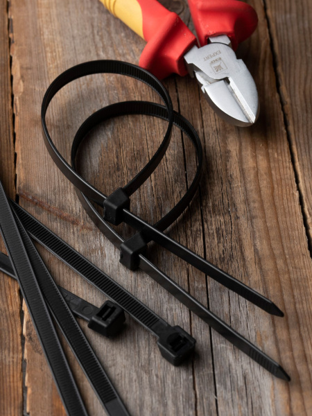 Купить EKF PROxima Хомут P6.6 стандартный (ч), 2.5x200 (100шт) FlexLock