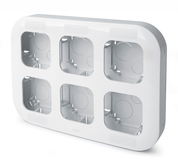 Купить Legrand Quteo Белый 6 постов Рамка для наружнего монтажа 782296