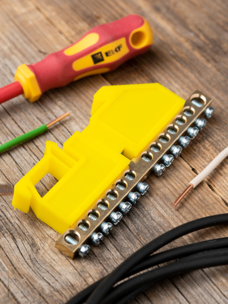 Купить EKF PROxima Шина "0" N (6х9мм) 14 отверстий латунь желтый изолятор на DIN-рейку