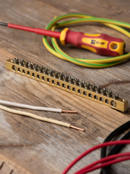 Купить EKF PROxima Шина PEN "ноль-земля" (6х9мм) 20 отверстий латунь крепеж по краям