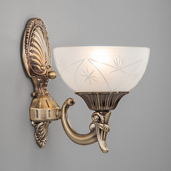 Eurosvet Бра с плафоном 60006/1 античная бронза 00000071538 Eurosvet Бра с плафоном 60006/1 античная бронза 00000071538