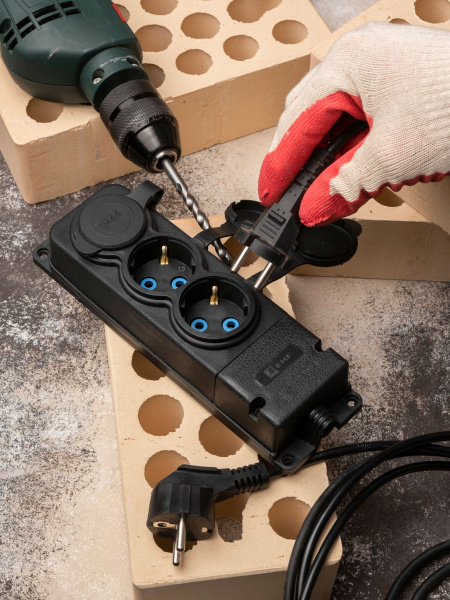 Купить EKF PROxima Роз. (колодка) трехмест. с защит. крышками каучуковая 230В 2P+PE 16A IP44 PRO