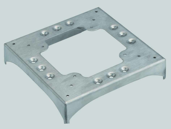 Simon Connect Алюминий Цоколь для соед. напольного каб.-каналала с 2 перф. 85x18мм и 2 вырез. под 90град.130х18мм KTA8229-8