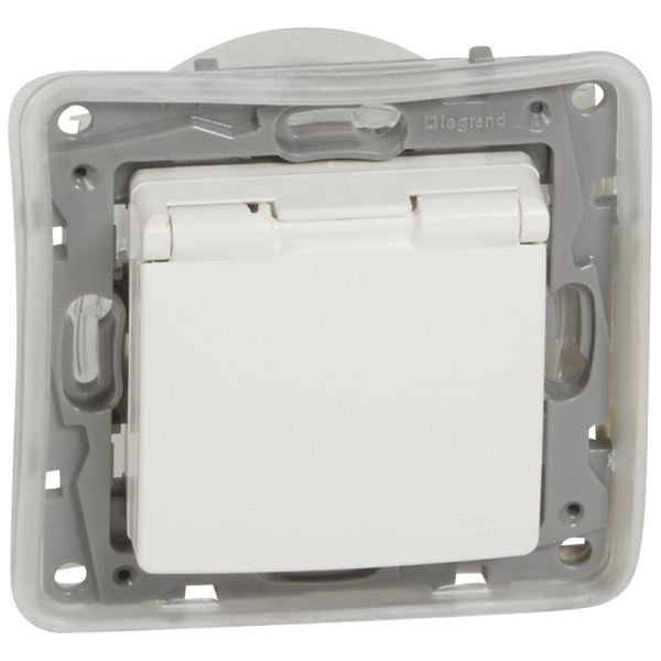 Купить Legrand Etika Белый Розетка с/з, автоматические клеммы, IP44 672232