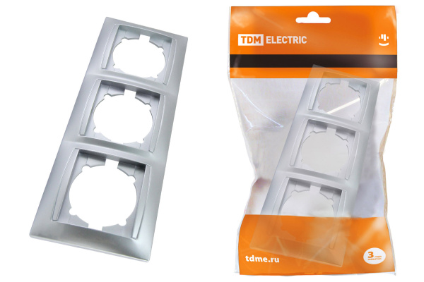 TDM Рамка 3-х постовая вертикальная серебр. металлик "Лама" SQ1815-0234