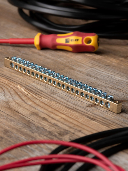 Купить EKF PROxima Шина PEN "ноль-земля" (6х9мм) 22 отверстия латунь крепеж по краям