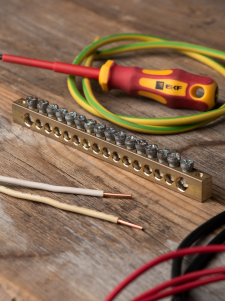 Купить EKF PROxima Шина PEN "ноль-земля" (8х12мм) 16 отверстий латунь крепеж по краям