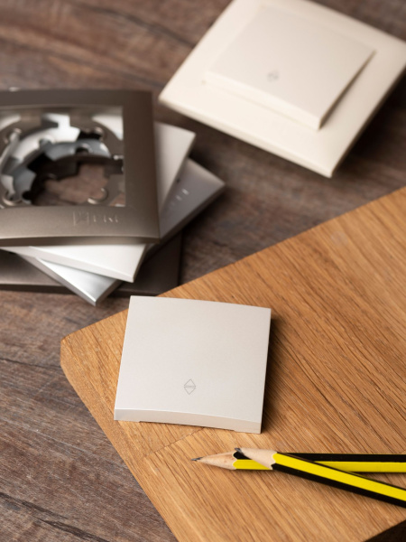 Купить EKF PROxima Валенсия лицевая панель выключателя проходного 1-кл. 10А жемчуг