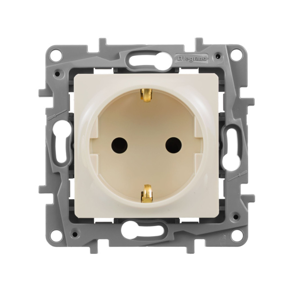 Купить Legrand Etika Слоновая кость Розетка с/з со шторками, винтовые клеммы 672322