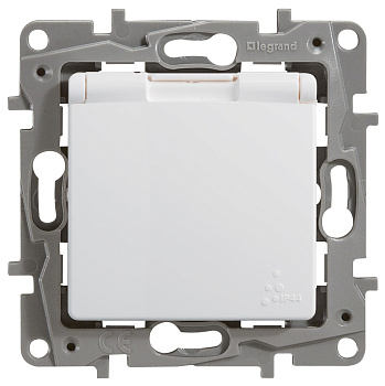 Legrand Etika Белый Розетка с/з, автоматические клеммы, IP44 672232