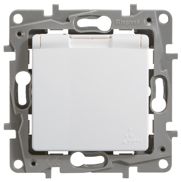 Legrand Etika Белый Розетка с/з, автоматические клеммы, IP44 672232