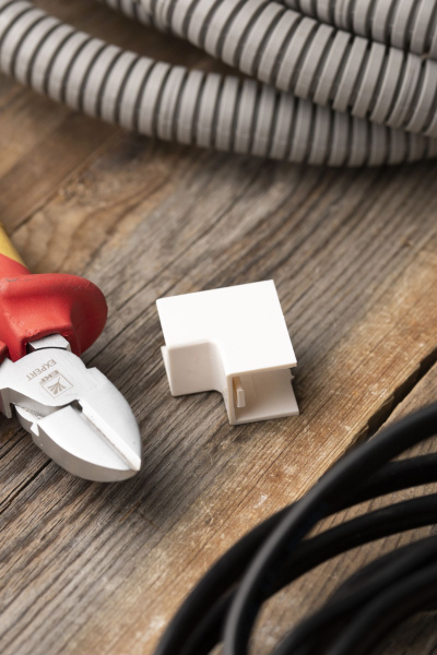 Купить EKF PROxima Угол внутренний (25х16) (4 шт) Plast Белый