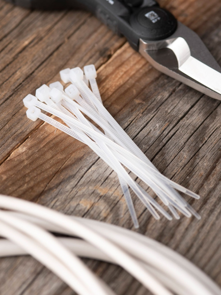 Купить EKF Basic Хомут нейлоновый (2,5х100) (100шт.)